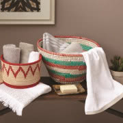 Barwne kosze i plecione pojemniki będą...