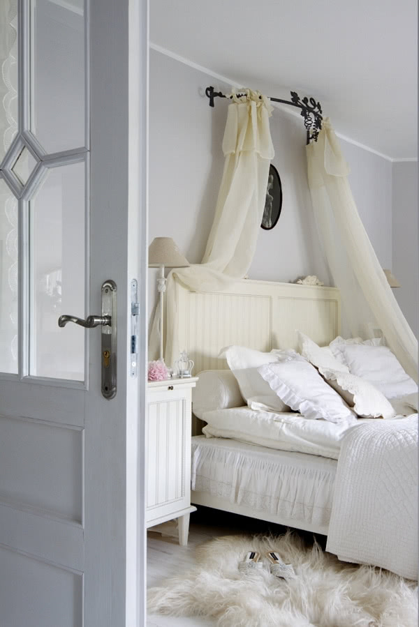 Meble do sypialni Mira przywiozła ze Szwecji, bo...