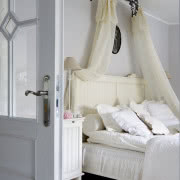 Meble do sypialni Mira przywiozła ze Szwecji, bo...