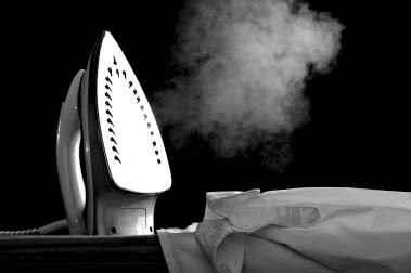 Czym czyścić żelazko? Jak poradzić sobie z przypalonym żelazkiem?