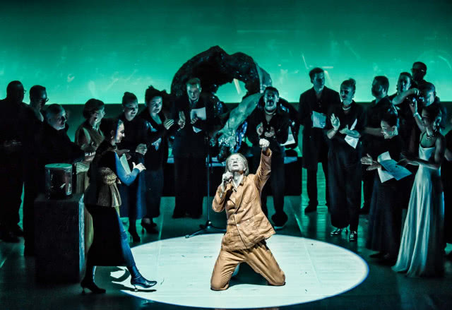 Vanda Novak zadebiutowała na operowej scenie - buty marki w światowej premierze "Głos Potwora"