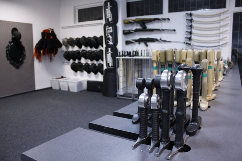 Kolekcja treningowej broni białej Akademii Broni...