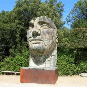 Igor Mitoraj, „Upadły Anioł”. Rzeźba znajduje...