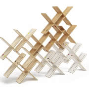 Drewniana ławka Leaning od Izabeli Bołoz