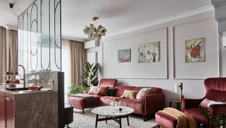 Dwupoziomowy apartament na Żoliborzu. Ma czerwoną kuchnię i master bedroom!