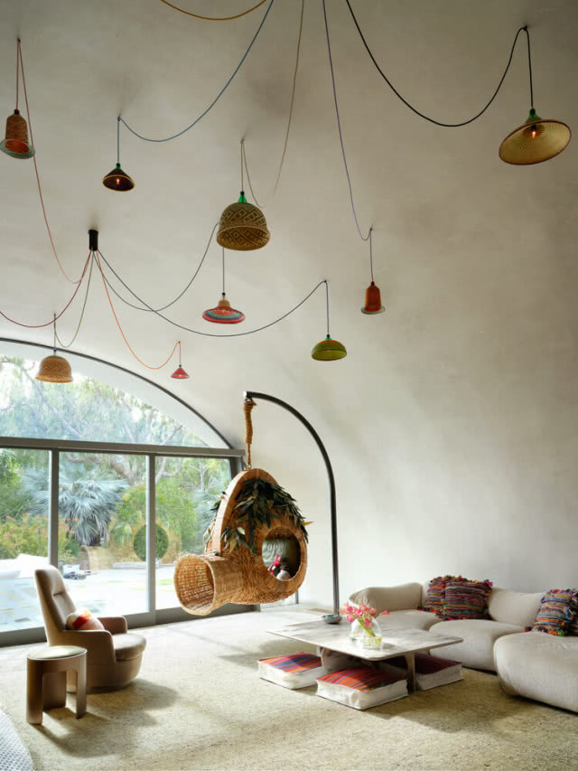 lampy na całej powierzchni sufitu