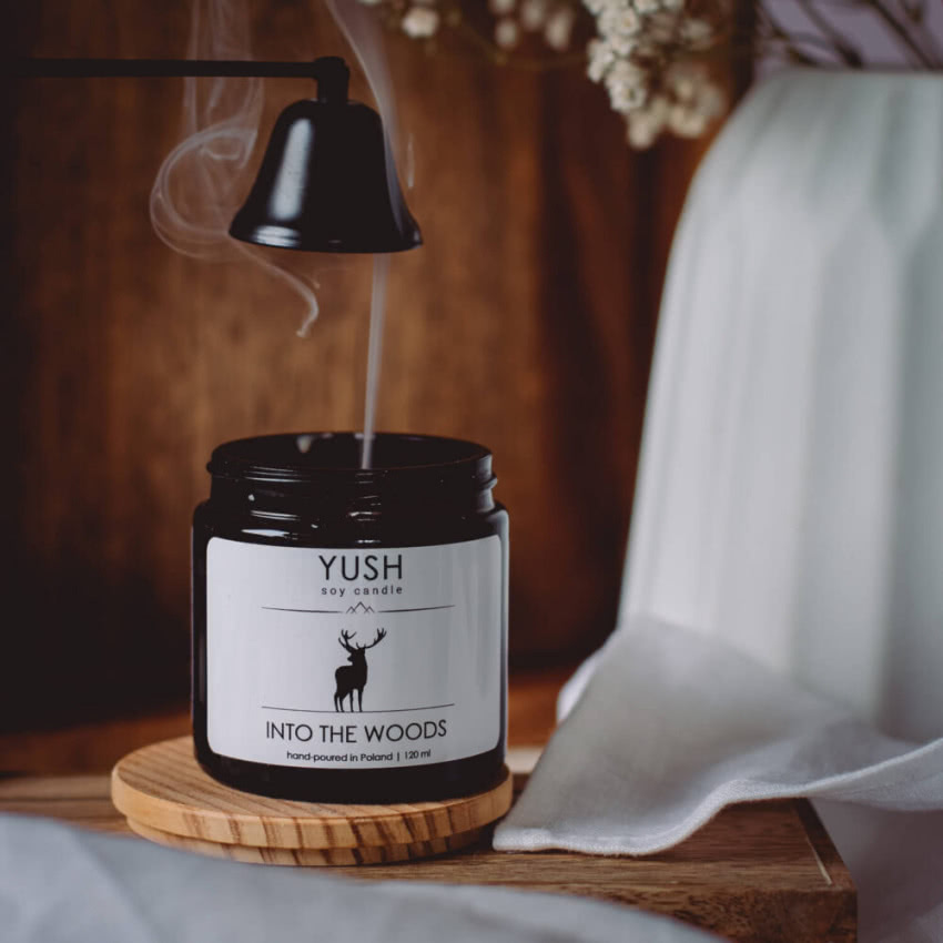 Świeca sojowa Into the Woods polskiej marki Yush...