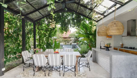 Kuchnia letnia - jak ją zrobić? Wyposażenie i pomysły na kuchnie letnie w ogrodzie