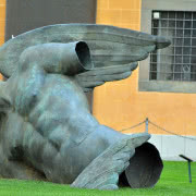 Igor Mitoraj, „Upadły Anioł”. Rzeźba znajduje...