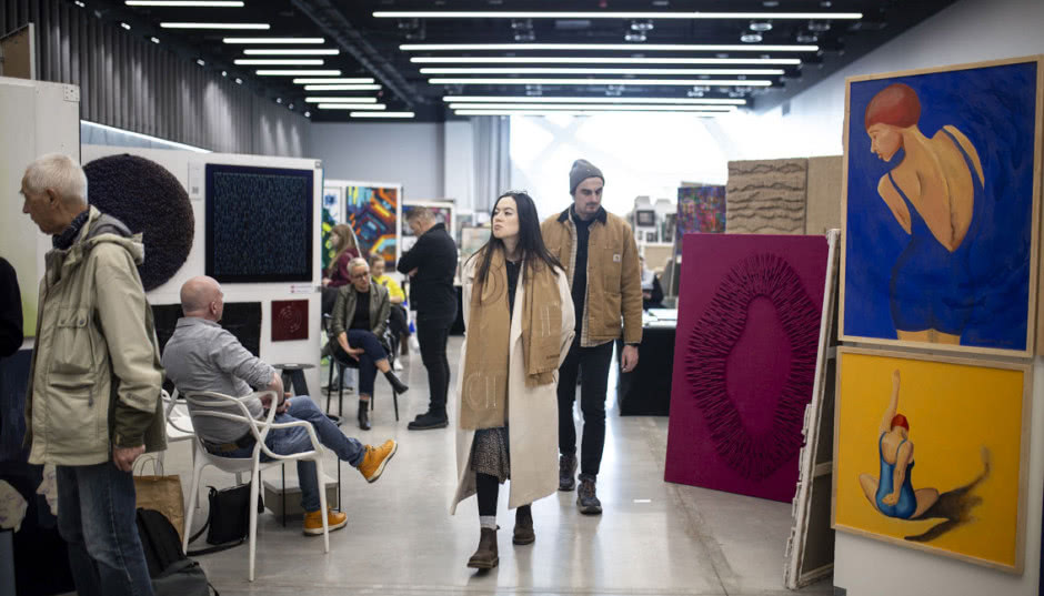 Zapnij pasy na artystyczną podróż! 6-7 kwietnia Targowisko Sztuki ożywi Plac Konesera w Warszawie!