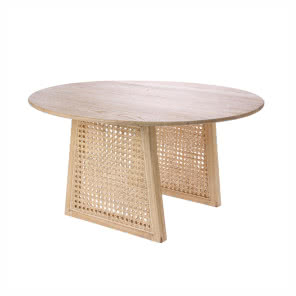 Stolik z plecionki wiedeńskiej