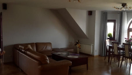 Jak udekorować ścianę nad kanapą?