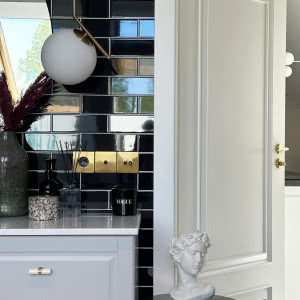 Sztuka i funkcjonalność - idealne połączenie w Archistan Interiors jako ambasadorów Kontakt-Simon