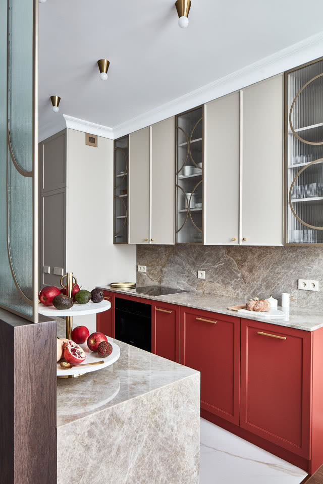 Czerwono-beżowa kuchnia