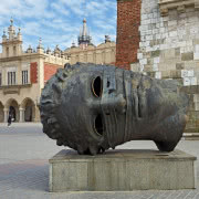 Igor Mitoraj, „Upadły Anioł”. Rzeźba znajduje...