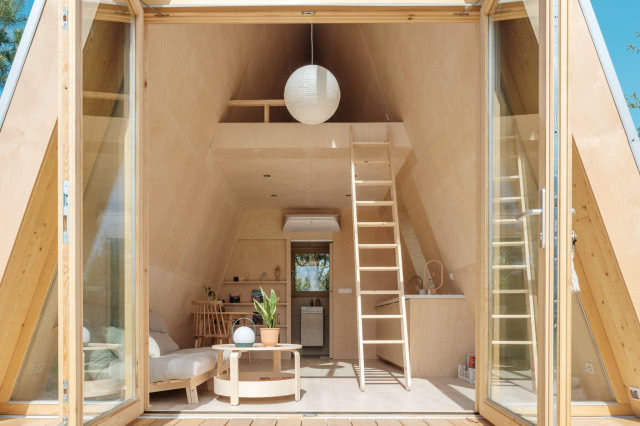 domek brda urządzony w sklejce brzozowej