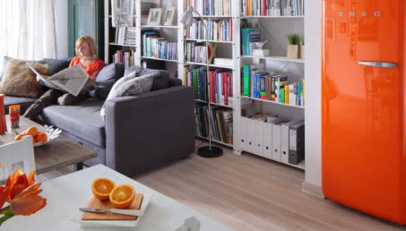 Styl skandynawski i kolorowa lodówka w roli głównej