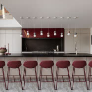 Stuletni dom po przebudowie! Ma wielkie okna i elewację z blachy!