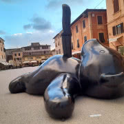 Igor Mitoraj, „Upadły Anioł”. Rzeźba znajduje...