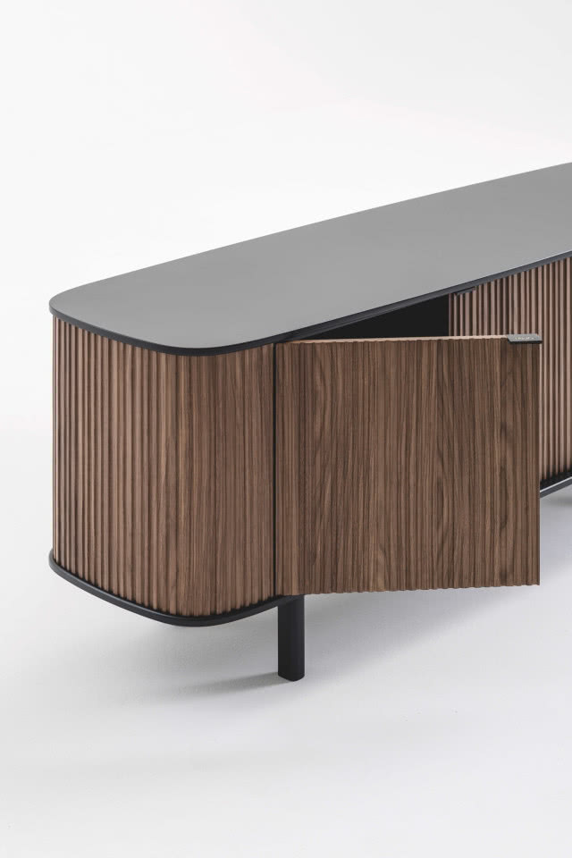 Szafka Pillier marki Liu Jo.