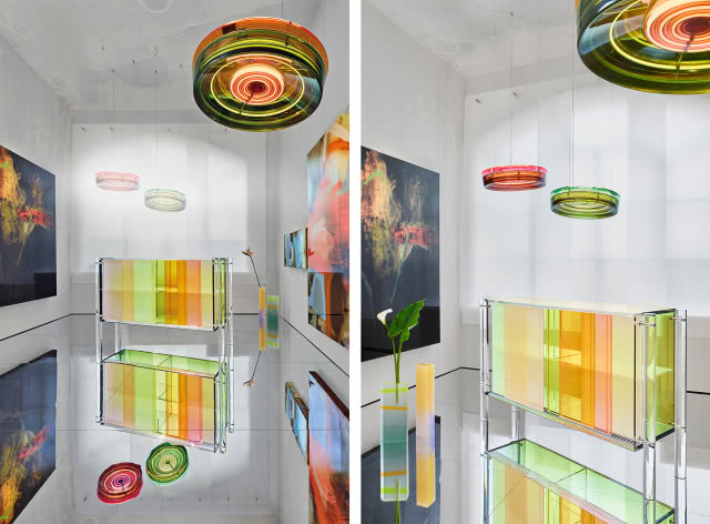 Komoda Cadre projektu Draga & Aurel wykonana jest z polimeru
barwionego w różnych odcieniach.