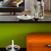 Kolorowe dodatki ożywiają i ocieplają wnętrze