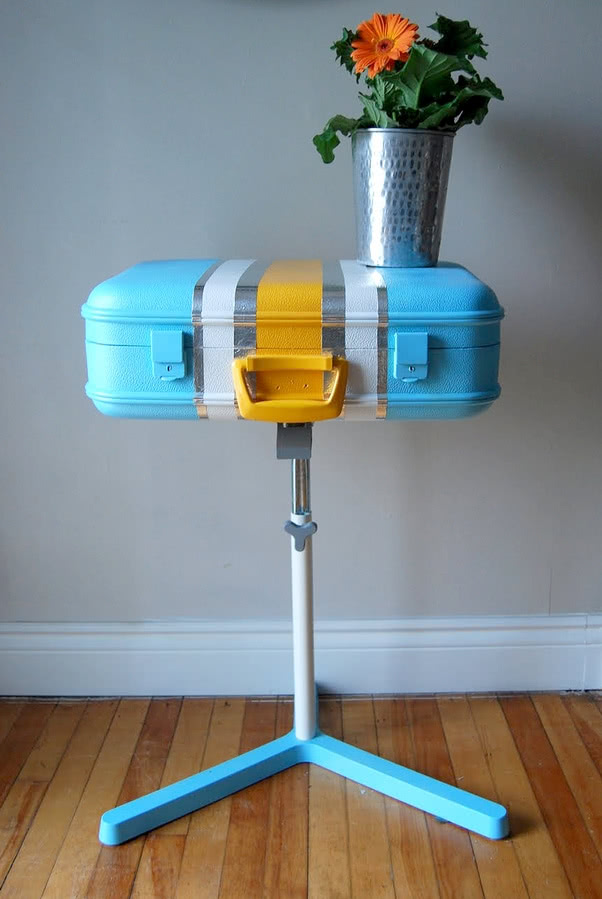 Stolik ze schowkiem, zrobiony z pomalowanej...