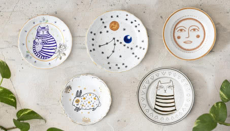 Sprzedaje porcelanę i ceramikę z drugiej ręki! Zdobywa je na pchlich targach!