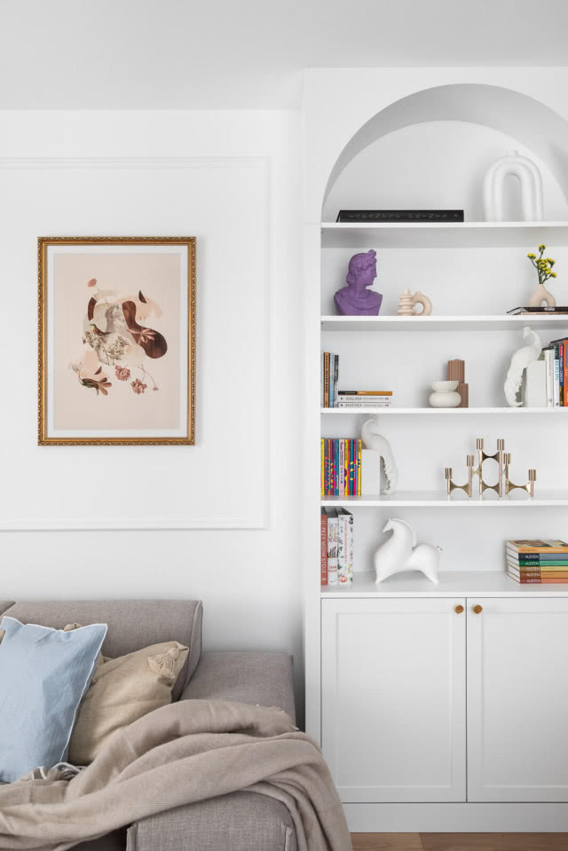 biblioteka w salonie