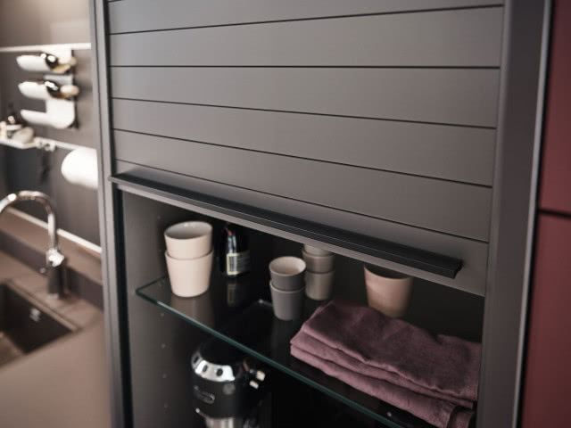 System żaluzji RAUVOLET dostępny w dopasowaniach kolorystycznych do frontów RAUVISIO crystal oraz RAUVISIO brilliant noble matt