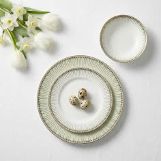 Yvonne Nimfa - wiosenna porcelana, która rozkwita na stole