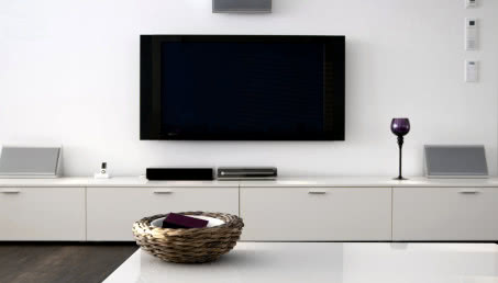 Aranżacje ściany z telewizorem: 10 pomysłów na efektowne ściany z tv w salonie