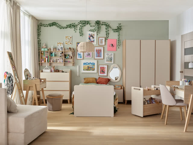 pokój nastolatki, toaletka, biurko, łóżko, szafa, duże lustro