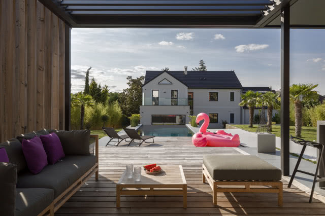 nowoczesny dom z basenem