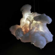 Lampa-chmura zrobiona jest z waty poliestrowej....