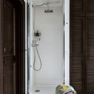 Kolonialne wnętrze na Saskiej Kępie