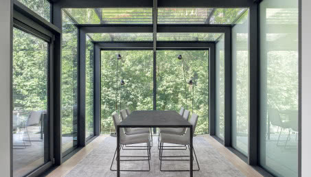 180-metrowy apartament z oszklonym ogrodem zimowym