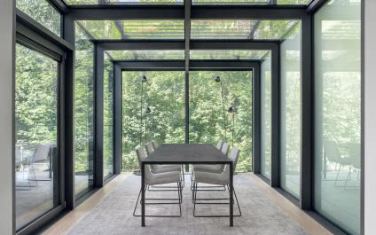 180-metrowy apartament z oszklonym ogrodem zimowym