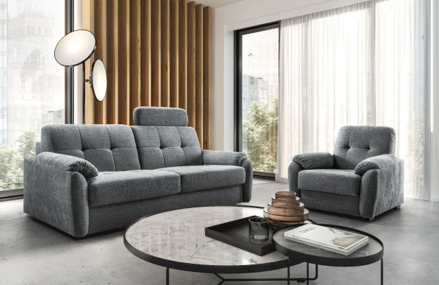 kolekcja Ala, sofa, fotel, stoliki kawowe,, beton na podłodze, lamele, duże okna