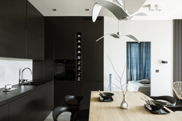 Czarna zabudowa kuchenna
