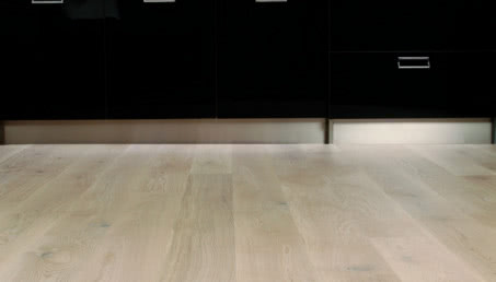 Drewno, płytki, dywan - jak dobrać podłogę do stylu wnętrza