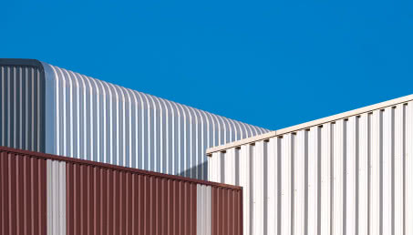 Jaka blacha trapezowa na dach i elewację? Czy nadaje się do nowoczesnych projektów?