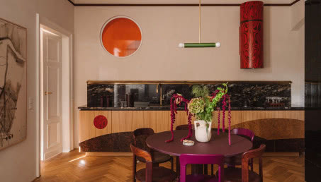 Piękne mieszkanie w historycznej kamienicy. Tu pierwsze skrzypce grają faktury