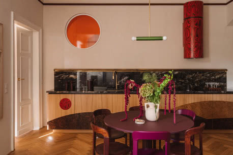 Piękne mieszkanie w historycznej kamienicy. Tu pierwsze skrzypce grają faktury