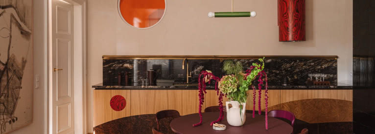 Piękne mieszkanie w historycznej kamienicy. Tu pierwsze skrzypce grają faktury