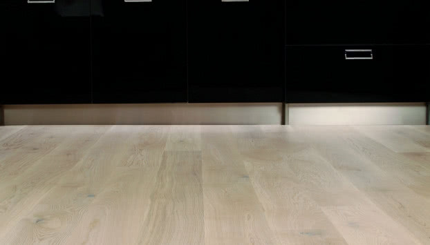 Drewno, płytki, dywan - jak dobrać podłogę do stylu wnętrza