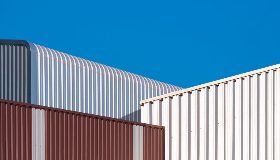 Jaka blacha trapezowa na dach i elewację? Czy nadaje się do nowoczesnych projektów?