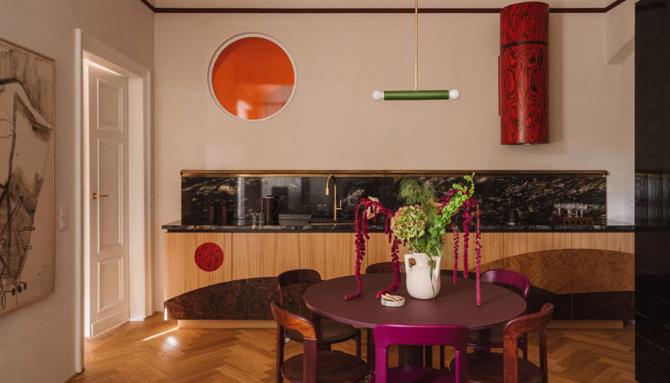 Piękne mieszkanie w historycznej kamienicy. Tu pierwsze skrzypce grają faktury