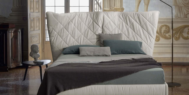 Łóżko - projekt Paola Navone