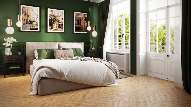sypialnia, zielona ściana, stoliki nocne, oświetlenie sufitowe, wyjście na taras